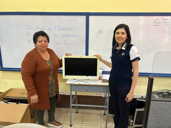 Donación de computadoras Instituto San Luis