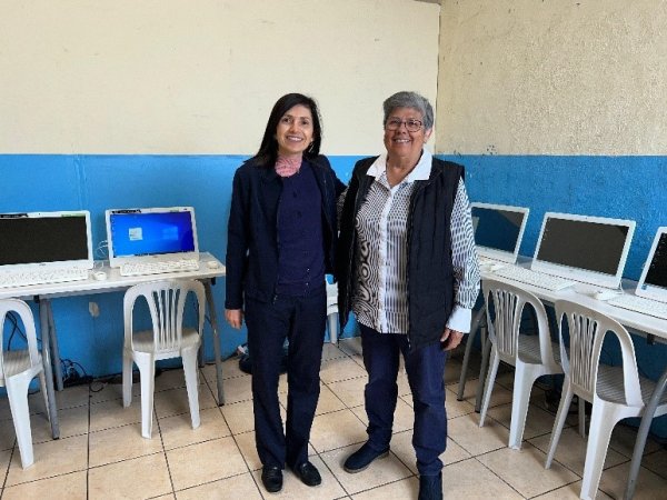 Donación de computadoras al Centro Educativo Mamá Margarita